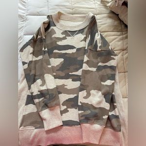 Oversized camo sweater with side slit